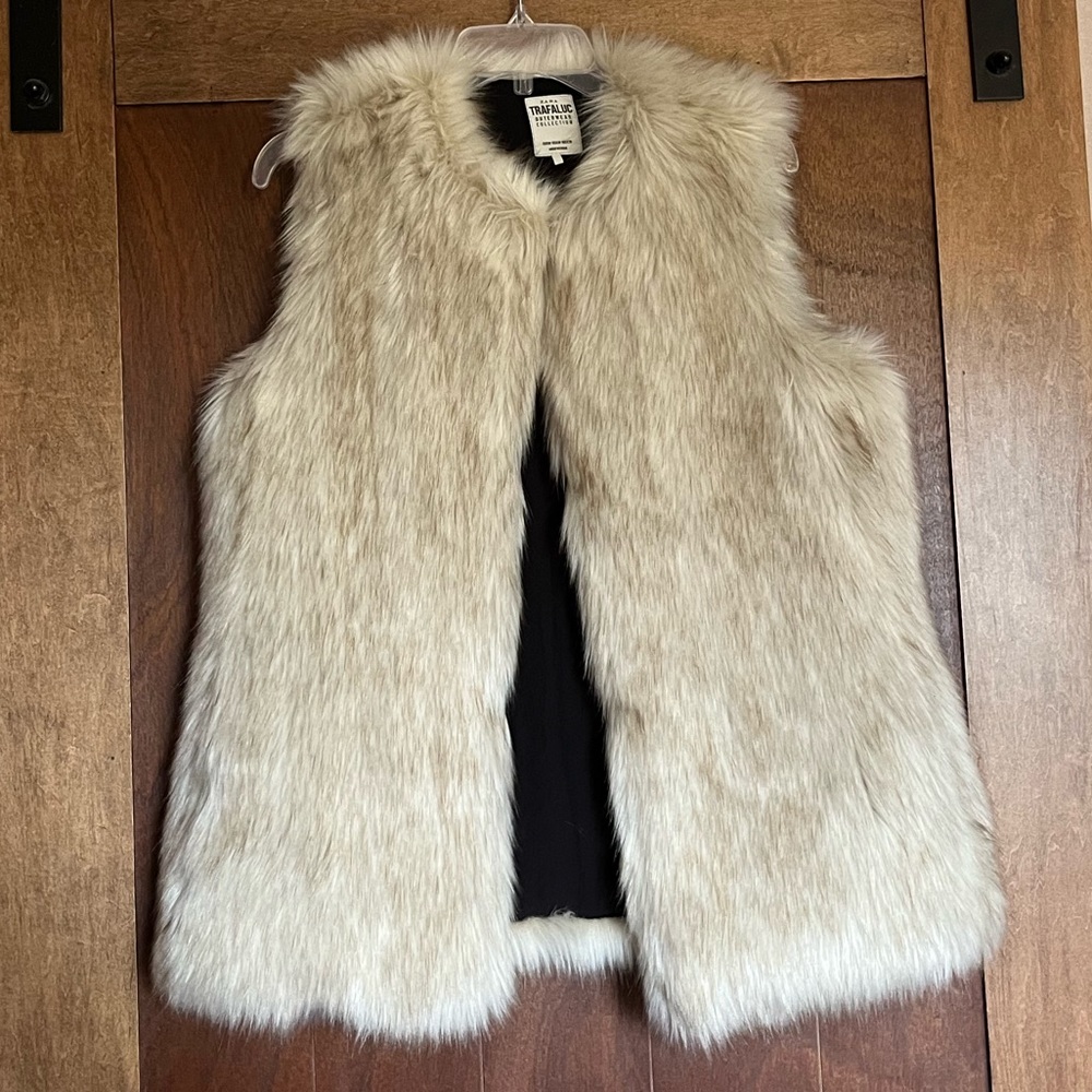 Zara Faux Fur Vest! EUC